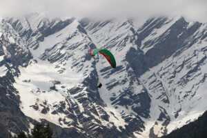  Paragliding at Rohtang Pass